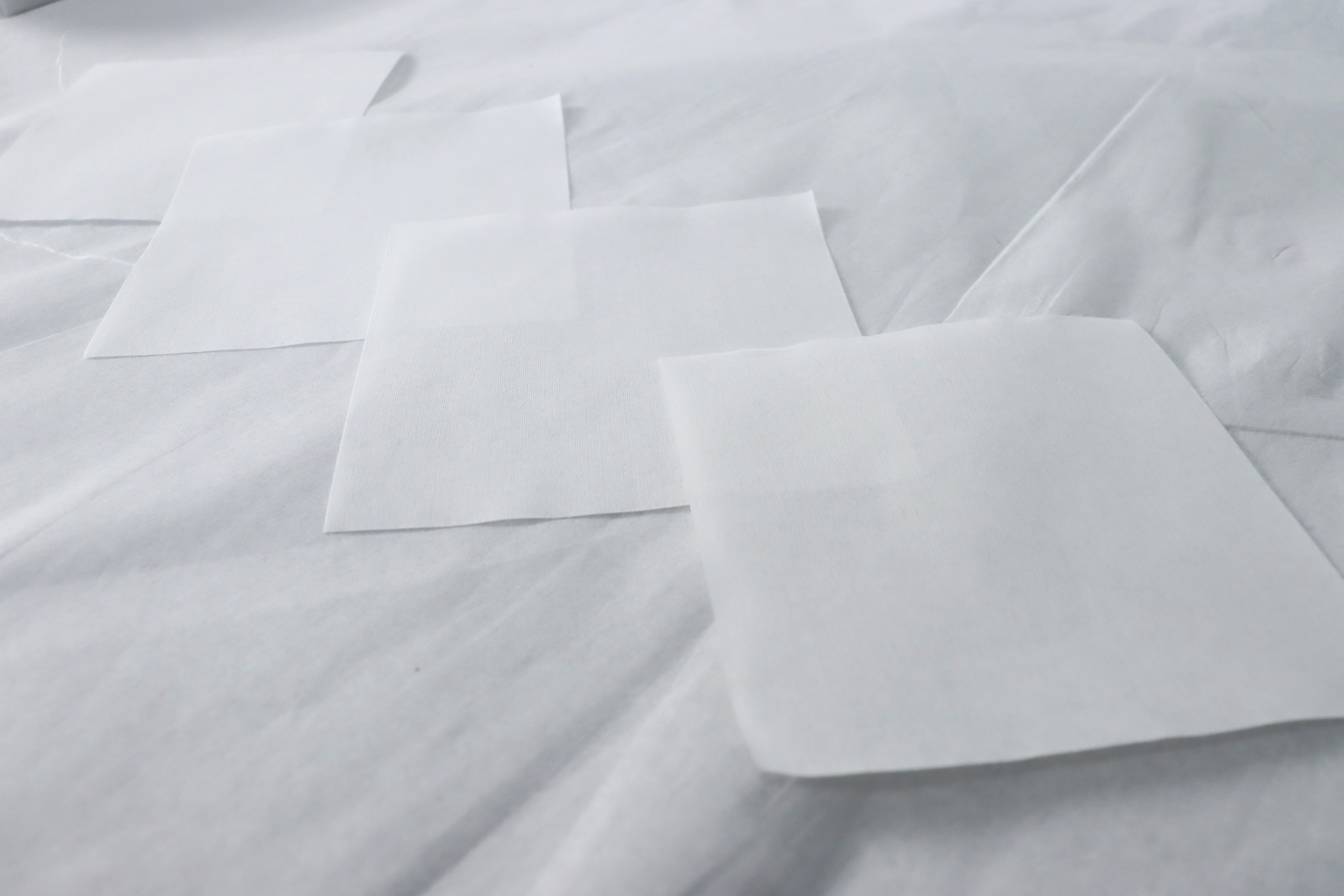 无尘擦拭纸的低尘核心技术：守护精密工业的洁净防线